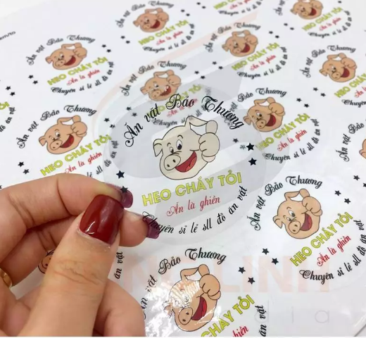 Sticker tròn có họa tiết hoa trên tờ đế
