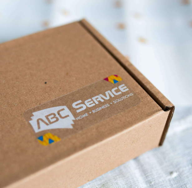 Nhãn được bố trí trên bề mặt hộp carton